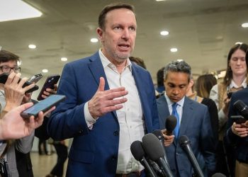 Katie Britt blasts Democrats for playing ‘political games’ with shutdown amid airport chaos